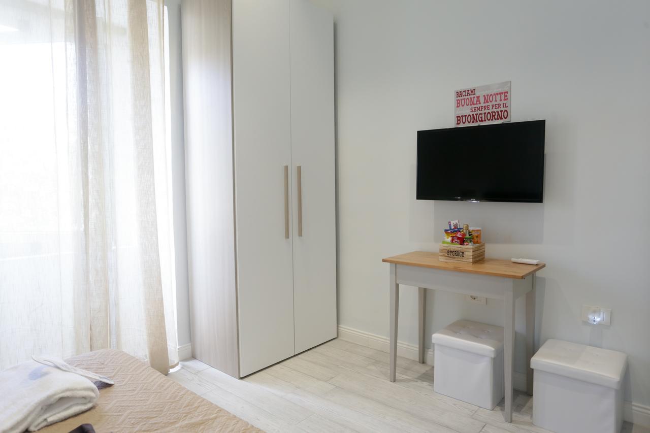 Esposito Plaza- Rooms & Suite Nápoles Exterior foto